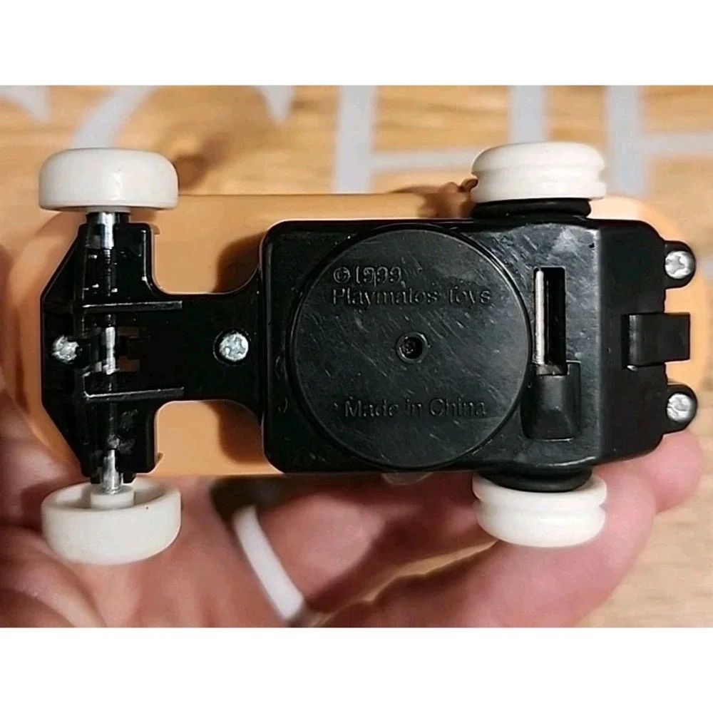 SKATER ON SKATEBAORD 3